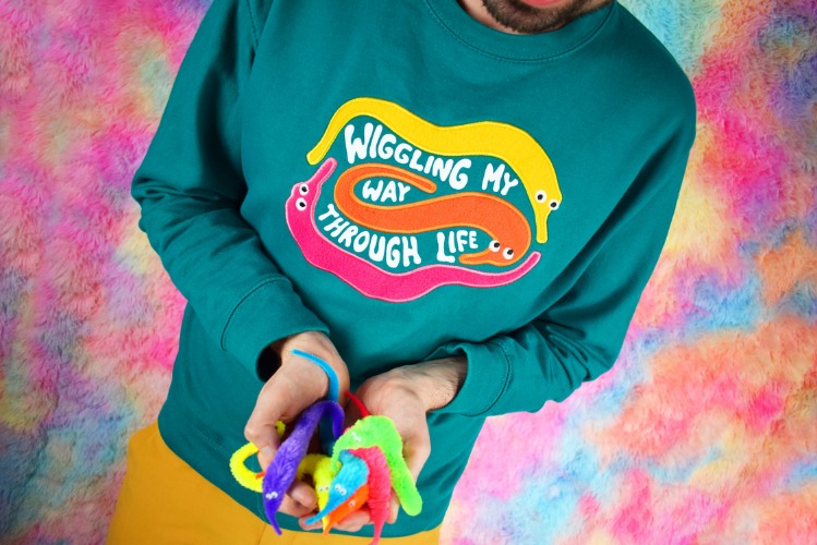 Wiggling Embroidered Sweatshirt | Sweatshirt / XXL / Teal