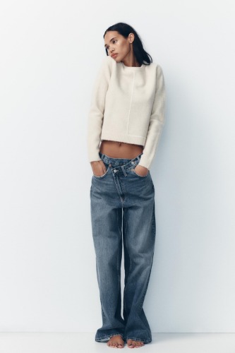 CONTRAST TRIM KNIT SWEATER