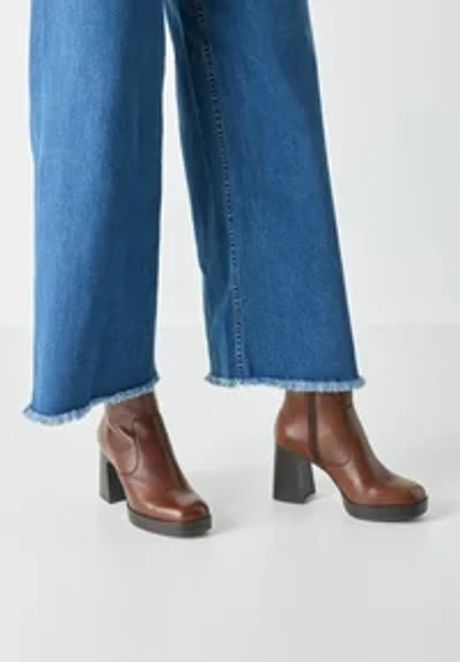 Platåstövletter - muscat