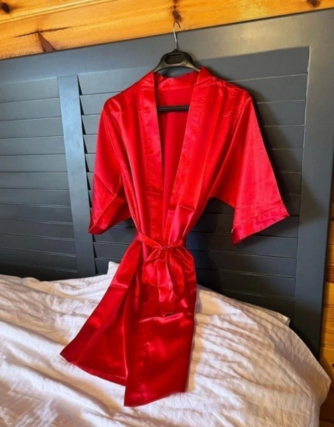 Bata de Raso Rojo