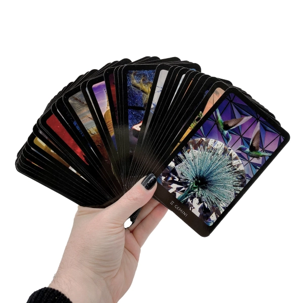 ASTRO ESSENTIA: An Astrology Oracle Deck