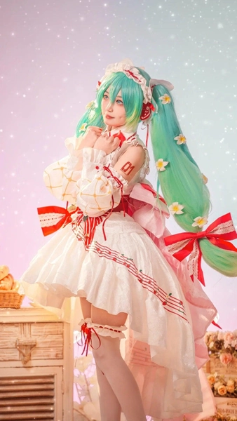 Miku Cosplay Strawberry Costume, Perfect for Cosplay Events