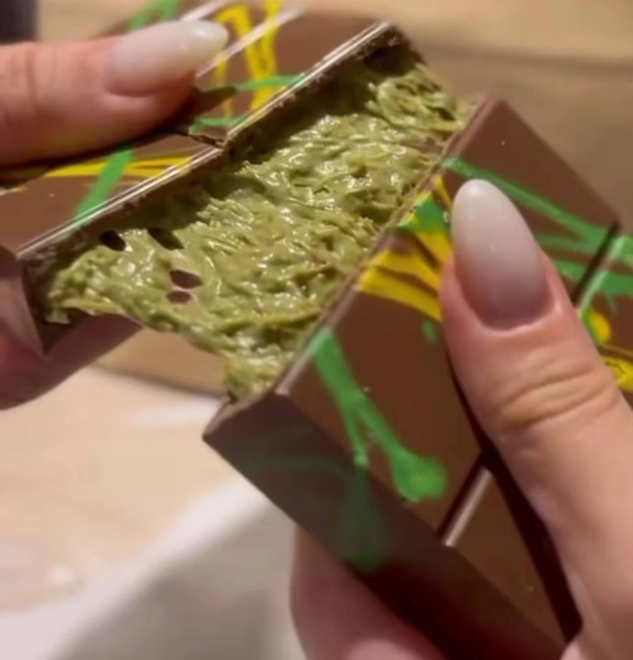 Dubai pistachio kunafeh chocolate bar