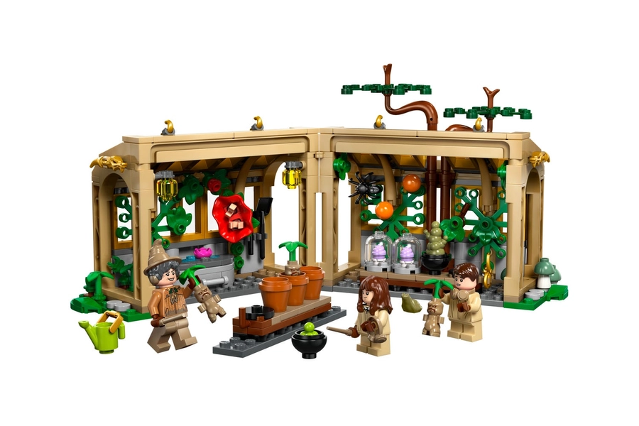 Hogwarts™ Castle: Herbology Class 76445 | Harry Potter™ | Buy online at the Official LEGO® Shop US 