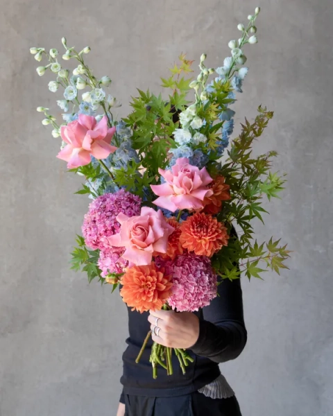 Seasonal Bouquet | Flowers Vasette