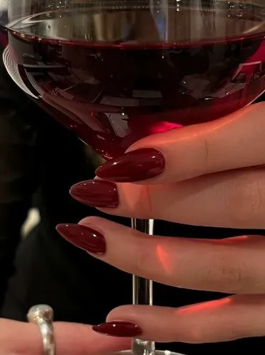 Glass of Red ꫂ ၴႅၴ