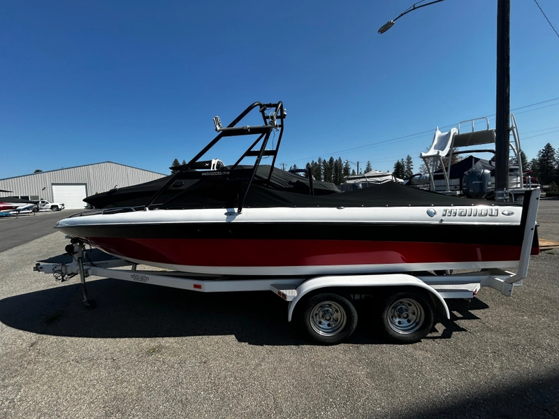 2001 Malibu Ski Boat