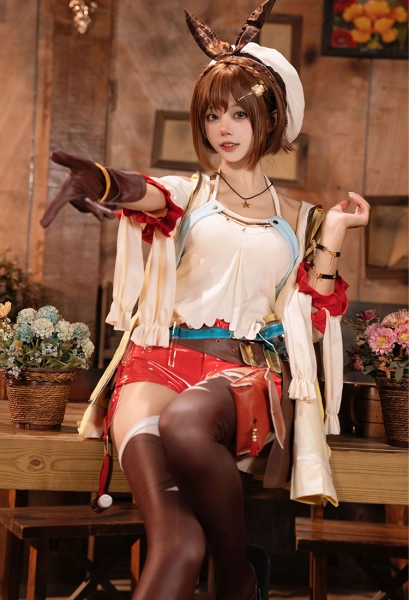 Atelier Ryza:Ever Darkness &amp; The Secret Hideout Reisalin Ryza Stout Cosplay Costume Top and Shorts with Coat Socks