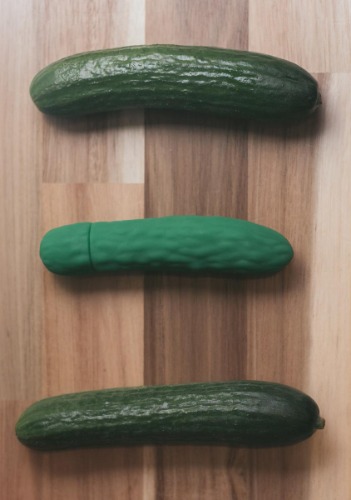 The Pickle Emojibator Vibrator | ONE SIZE