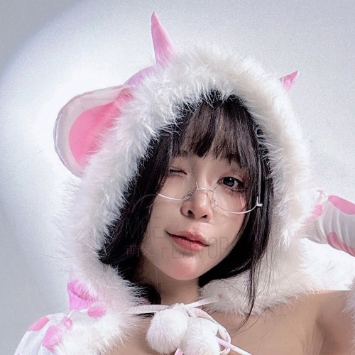 Winter Plush Cow Hood Shawl - Pink