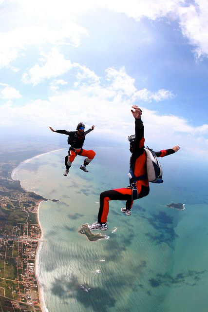 Skydiving 