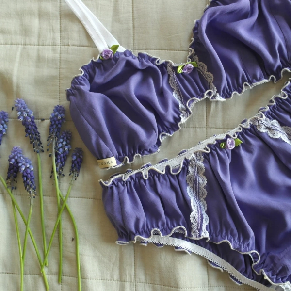 VIOLET purple lingerie set wizh white lace details Frilly edge bra and panty Comfortable fine lingerie set