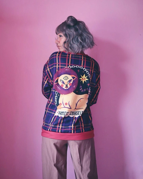 Protective Chimaera -  Sweatshirt