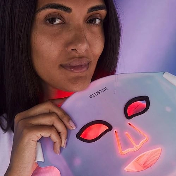 LUSTRE® ClearSkin REVIVE Maske | für unreine und müde aussehende Haut | flexible Schönheitstherapie-Maske | Klarer und frischer aussehende Haut mit blauen und roten LED-Lichtern