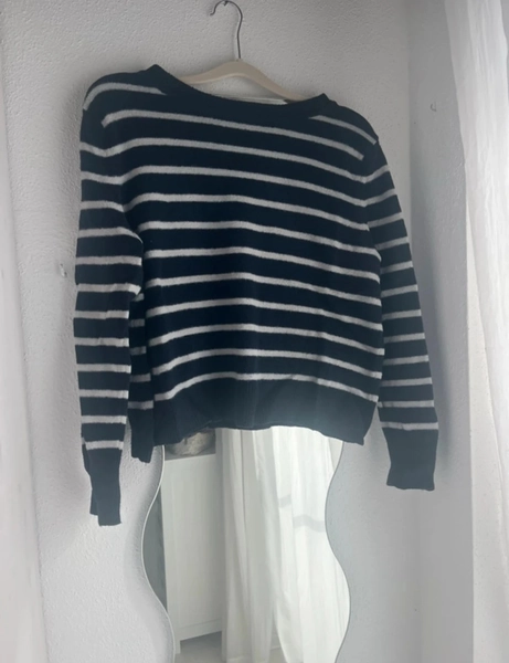 Dark blue striped pullover (second hand)