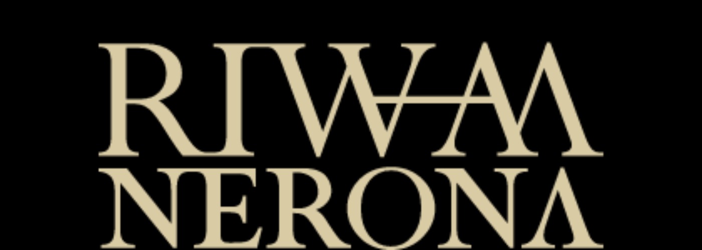 Nora Lee | Riwaa-nerona.com – Korzety, oděvy, doplňky – zákazkové šití na míru.