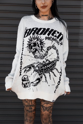Deadly Stinger Cream Sweater | M
