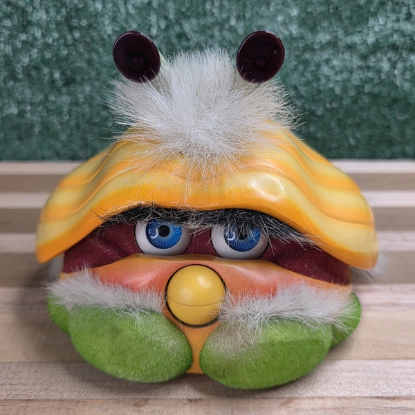2001 Tiger Electronics Hasbro Shelby Furby Yellow Lemon Drop Interactive Clam