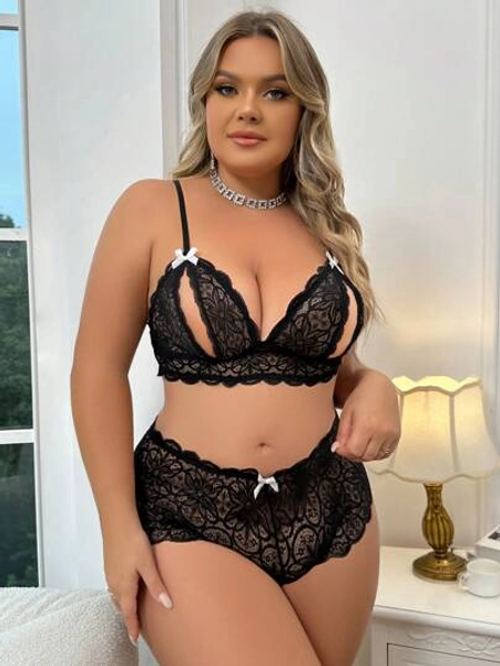 Plus Size Women's Sexy Lace Hollow Out Underwear Set