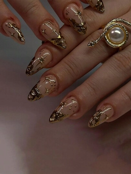 24Pcs Elegant 3D Gold Asymmetrical Heavy Metal And Golden Short Almond Fake Nail Kit