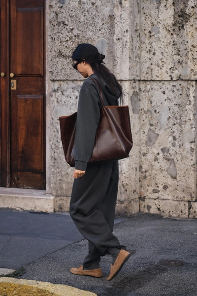 HOODIE WITH POCKETS