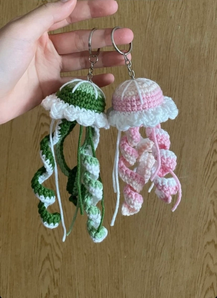 Handmade Jellyfish Crochet Keychain, Amigurumi Jellyfish, Cute Jellyfish Plush Toy Keychain, Mini Jellyfish Cute Gifts, Backpack Keychain