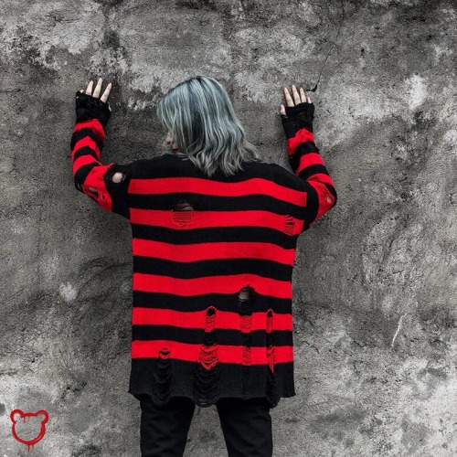 Fearful Flame Sweater - M / Red
