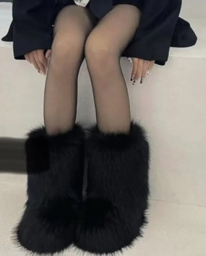 black fuzzy boots 🖤