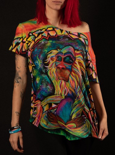 Meditating Rafiki Scoop Tee | Medium