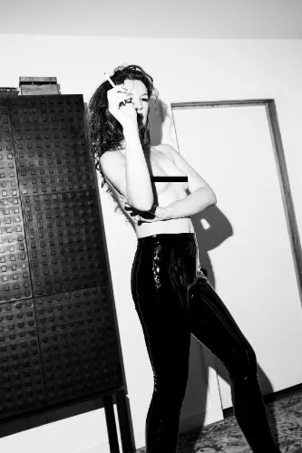 Pay for my photo shoot and be the first to access the images before the rest of the world sees them