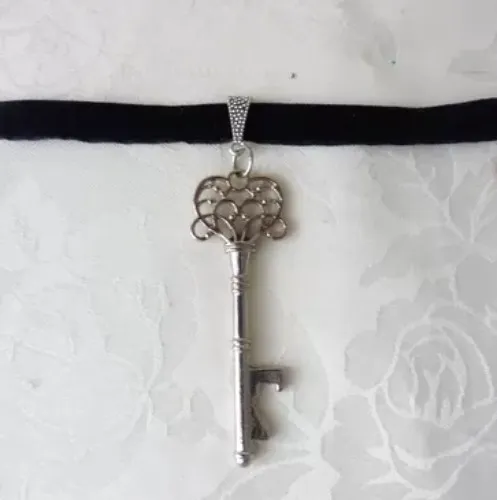 Get me A KEY CHOCKER NECKLACE