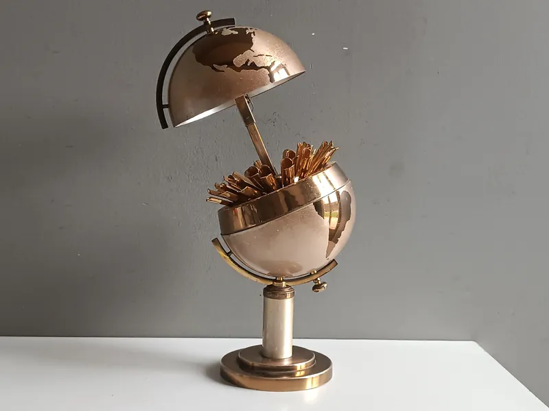 Vintage 🪴 dispenser holder in the shape of a terrestrial globe world map 1960 / display stand / smoking box