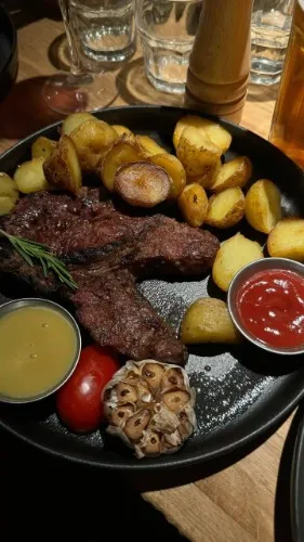 Gift me a dinner at the restaurant^^