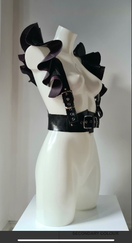 Frill shoulder harness
