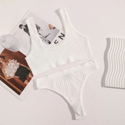 Seamless Bra Ribbed High Waist Thongs Set - White / M