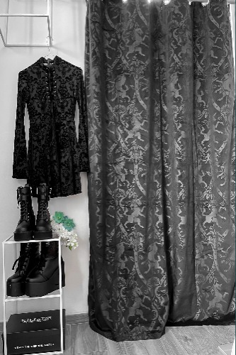 Royal Beast Curtain [B] | One Size / Black / 92% Polyester 8% Elastane