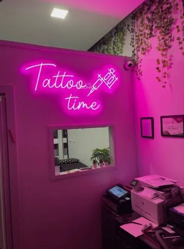 Tattoo session 