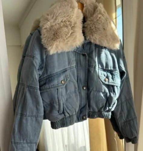  Jean jacket with fur collar