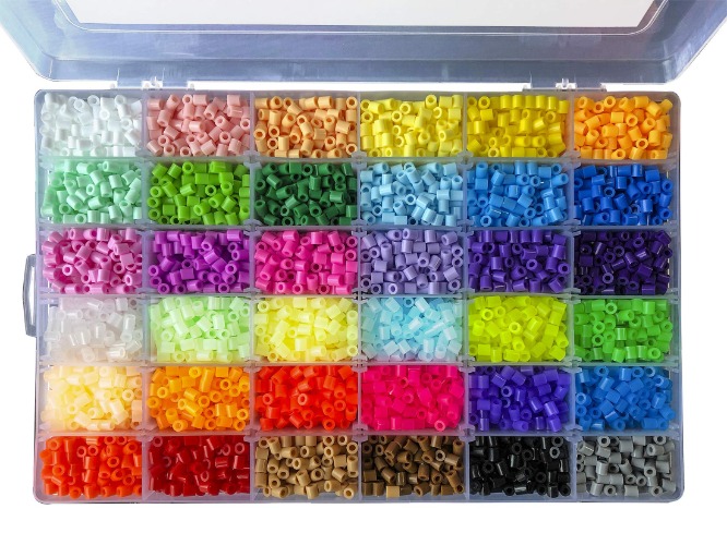 La Manuli Fuse Beads Strijkkralen van 11.000 stuks 5 mm 36 Kleuren Compatibel met Pyssla Srijkkrale, kinderbeveiliging, Kralen, Transparante Plastic Doos