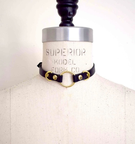 New Moon O Ring Leather Collar | LoveLornLingerie