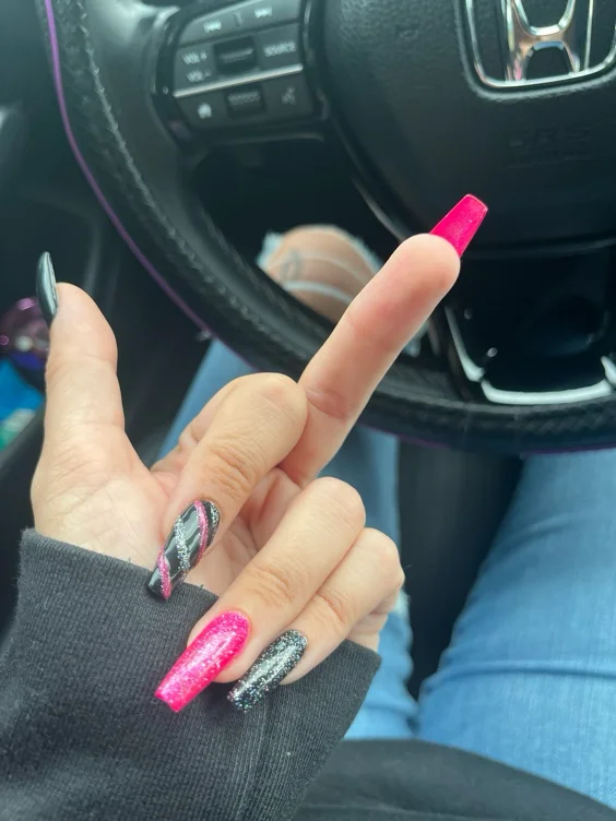 Pay for my nails 💅🏻✨