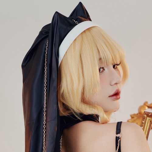 Pre-Order Gold Drip Nun Chain Headband - Black