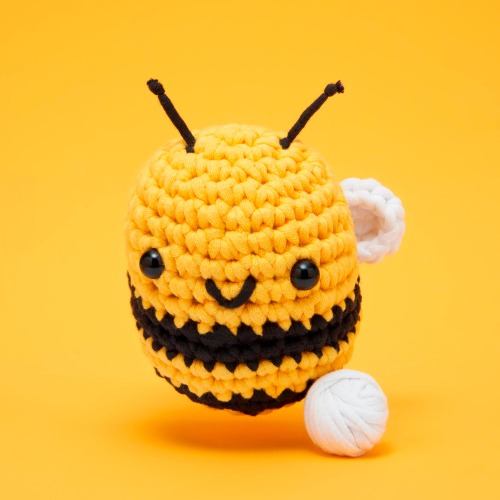Bee Crochet Kit | With crochet hook