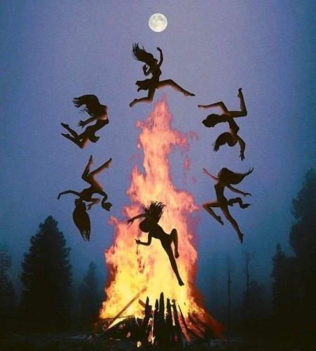 𝔗𝔯𝔞𝔳𝔢𝔩𝔩𝔦𝔫𝔤