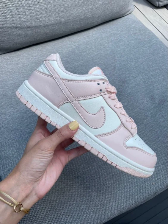 Two sneakers 🩷