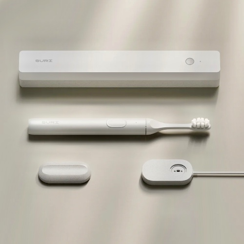 Suri toothbrush + sanitizing case