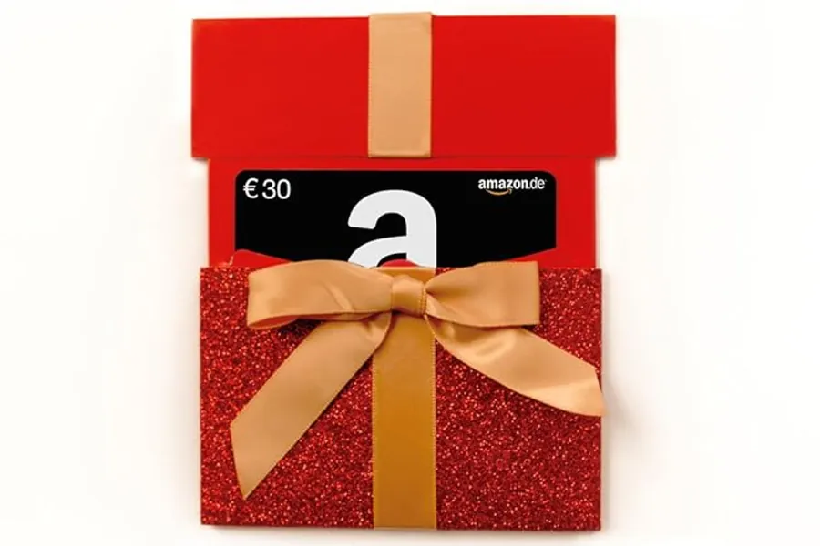 Amazon.de Geschenkkarte in Geschenkkuvert in EUR (rotes Glitzergeschenk)