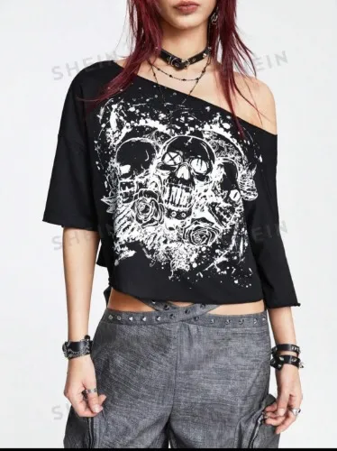 ROMWE Grunge Punk Skull Graphic Off Shoulder Tee