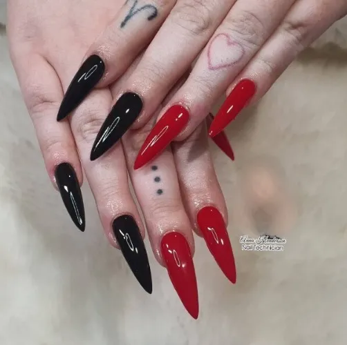 Paint My nails. ❤️🖤