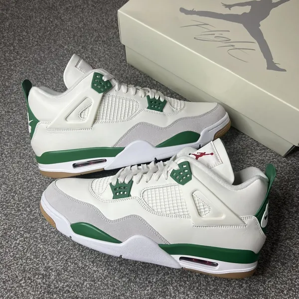 Size UK 7- Jordan 4 Retro SP x Nike SB Pine Green